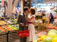 After Wedding-Shooting im Supermarkt