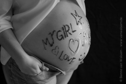 Babybauch Aufnahme in "Schwarzweiß"